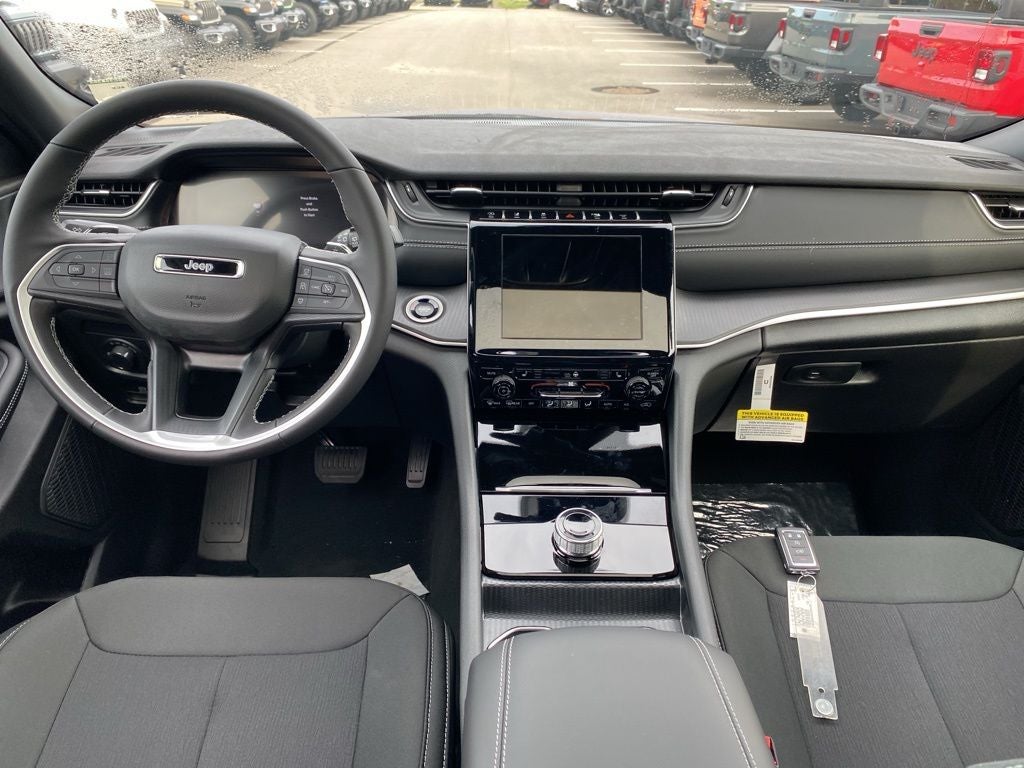 2025 Jeep Grand Cherokee Laredo