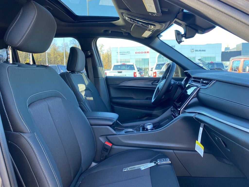 2025 Jeep Grand Cherokee Laredo X