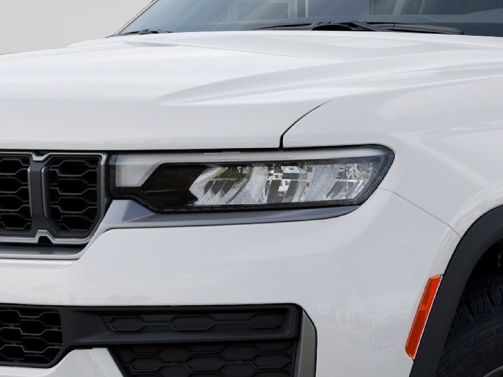 2027 Jeep Grand Cherokee Laredo Altitude