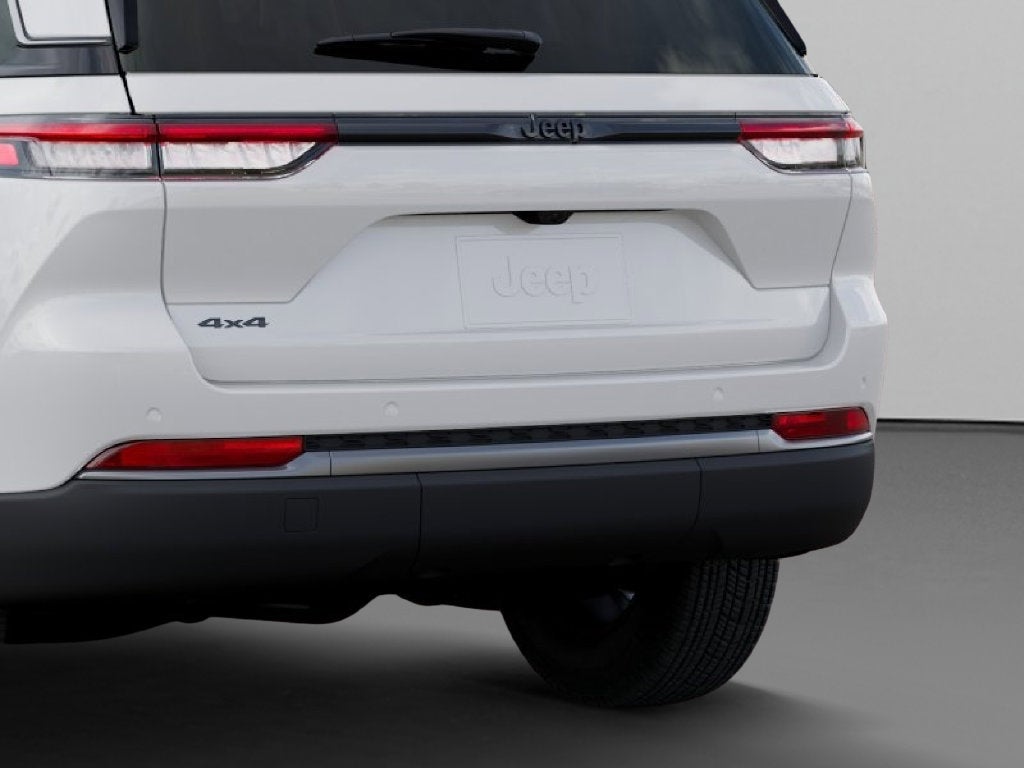 2027 Jeep Grand Cherokee Laredo Altitude