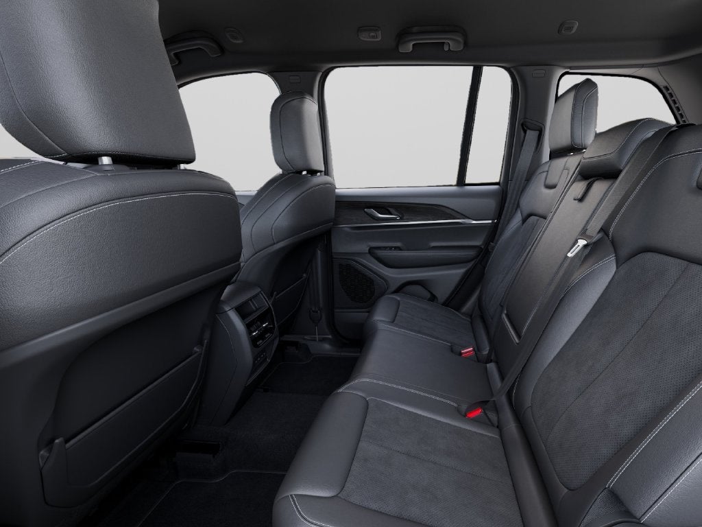 2027 Jeep Grand Cherokee Laredo Altitude