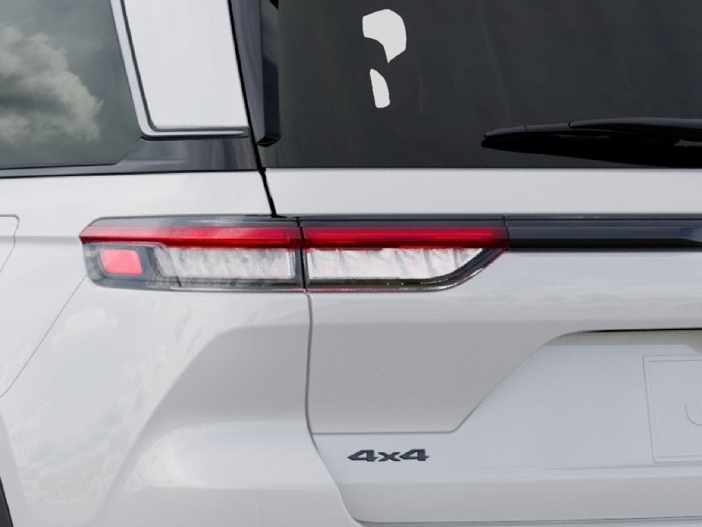 2027 Jeep Grand Cherokee Laredo Altitude