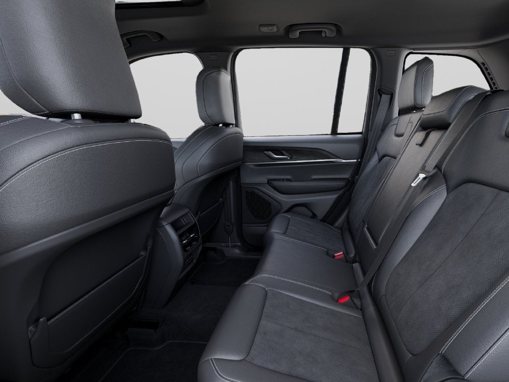 2027 Jeep Grand Cherokee Laredo Altitude