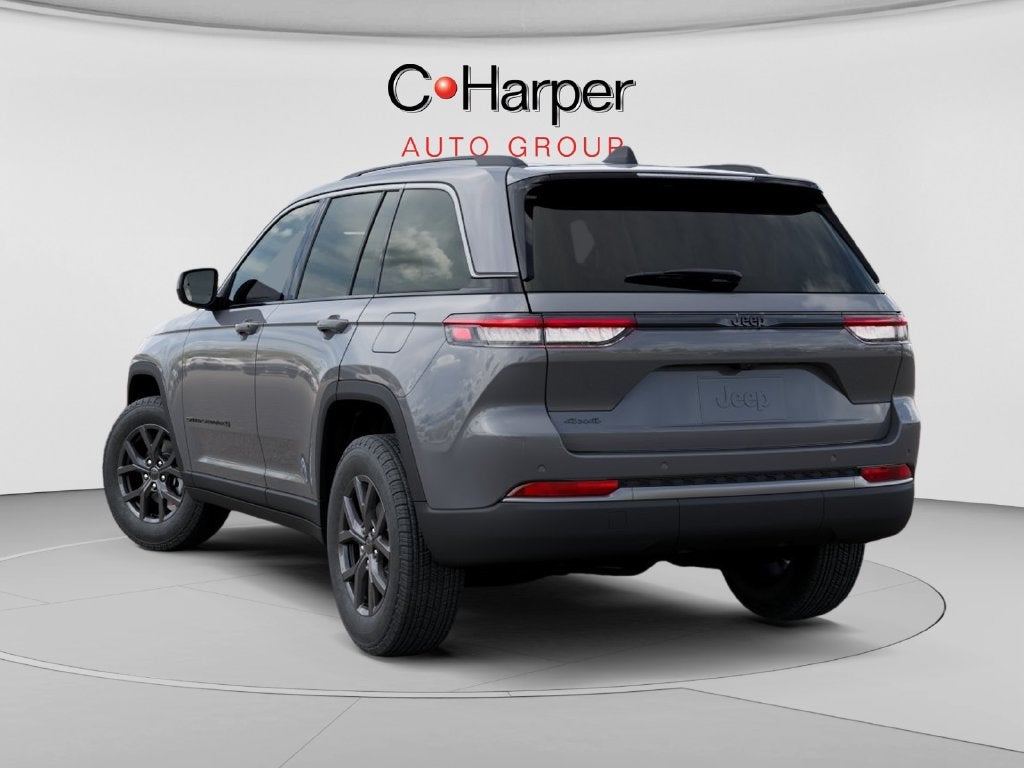 2027 Jeep Grand Cherokee Laredo Altitude