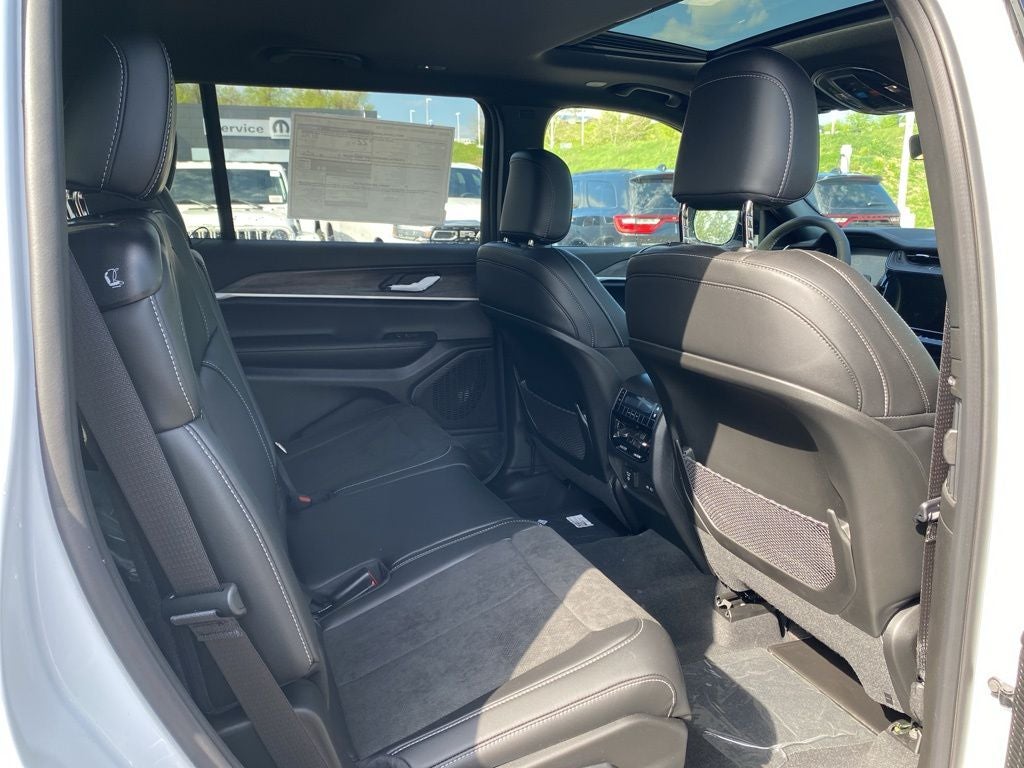 2026 Jeep Grand Cherokee L Laredo