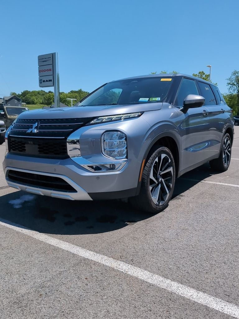 2024 Mitsubishi Outlander SE