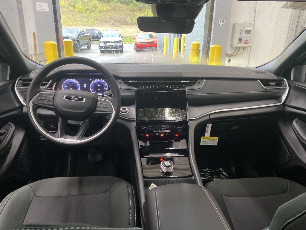 2025 Jeep Grand Cherokee GRAND CHEROKEE LAREDO X 4X4