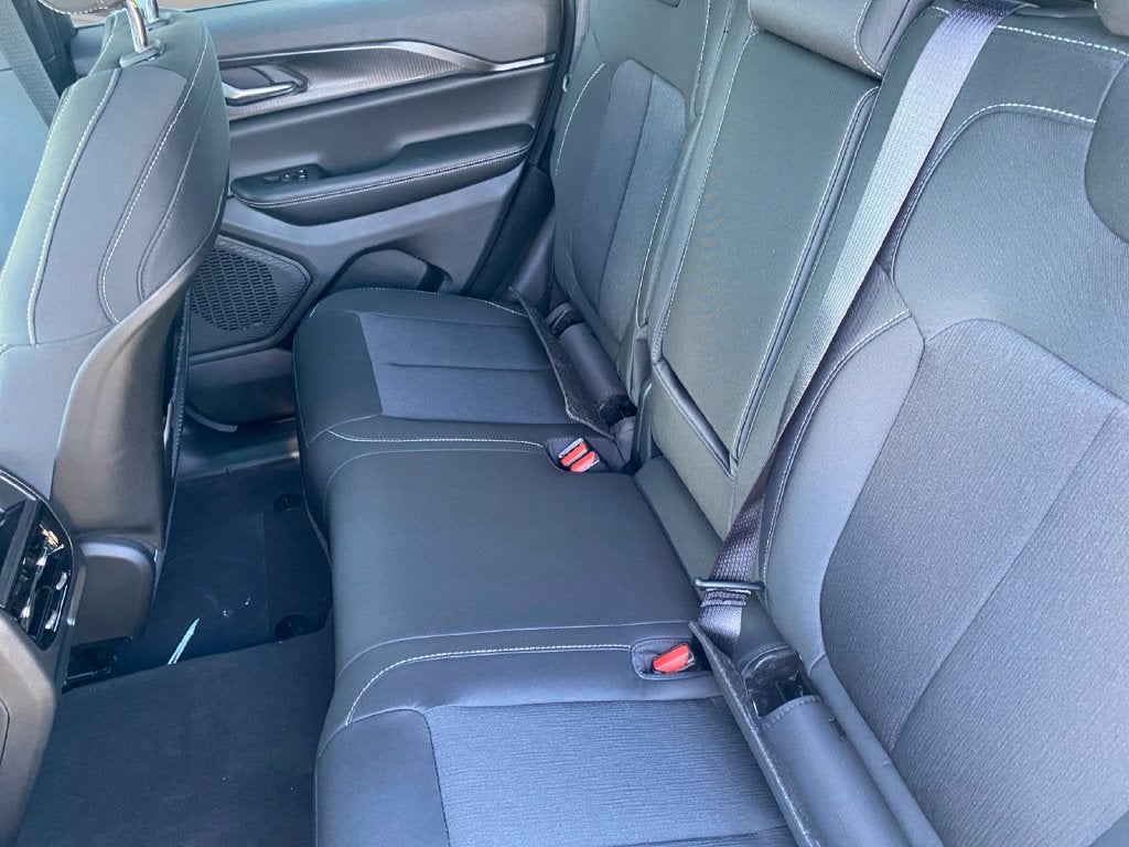 2027 Jeep Grand Cherokee Laredo