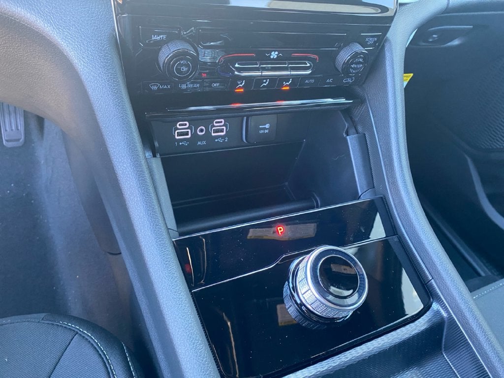 2027 Jeep Grand Cherokee Laredo