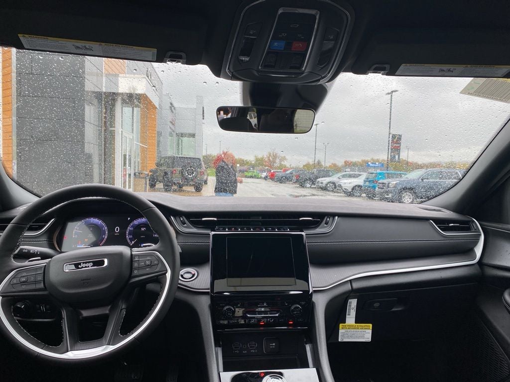 2025 Jeep Grand Cherokee GRAND CHEROKEE LAREDO X 4X4