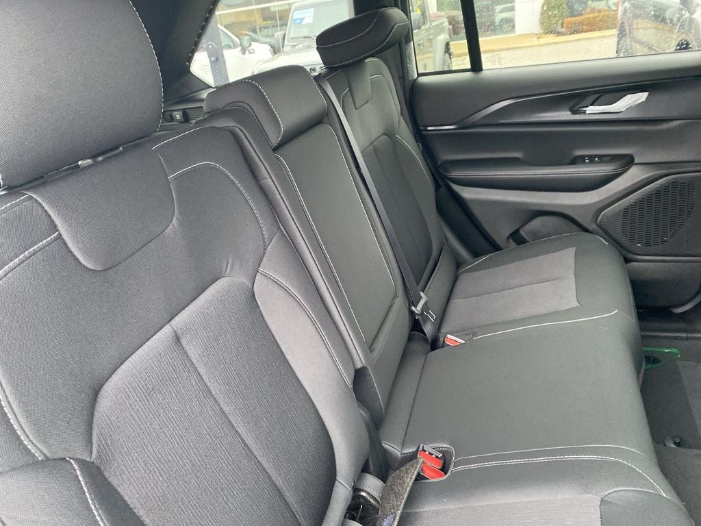 2026 Jeep Grand Cherokee GRAND CHEROKEE LAREDO X 4X4