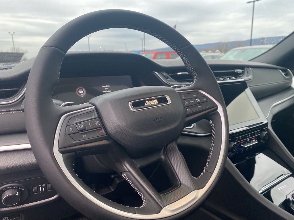 2026 Jeep Grand Cherokee GRAND CHEROKEE LAREDO X 4X4