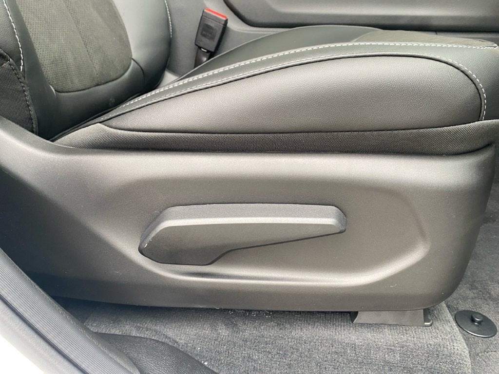 2027 Jeep Grand Cherokee Laredo Altitude