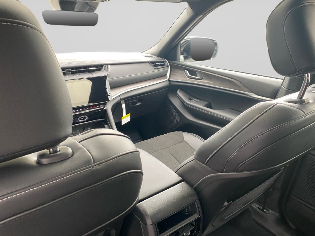 2027 Jeep Grand Cherokee Laredo Altitude