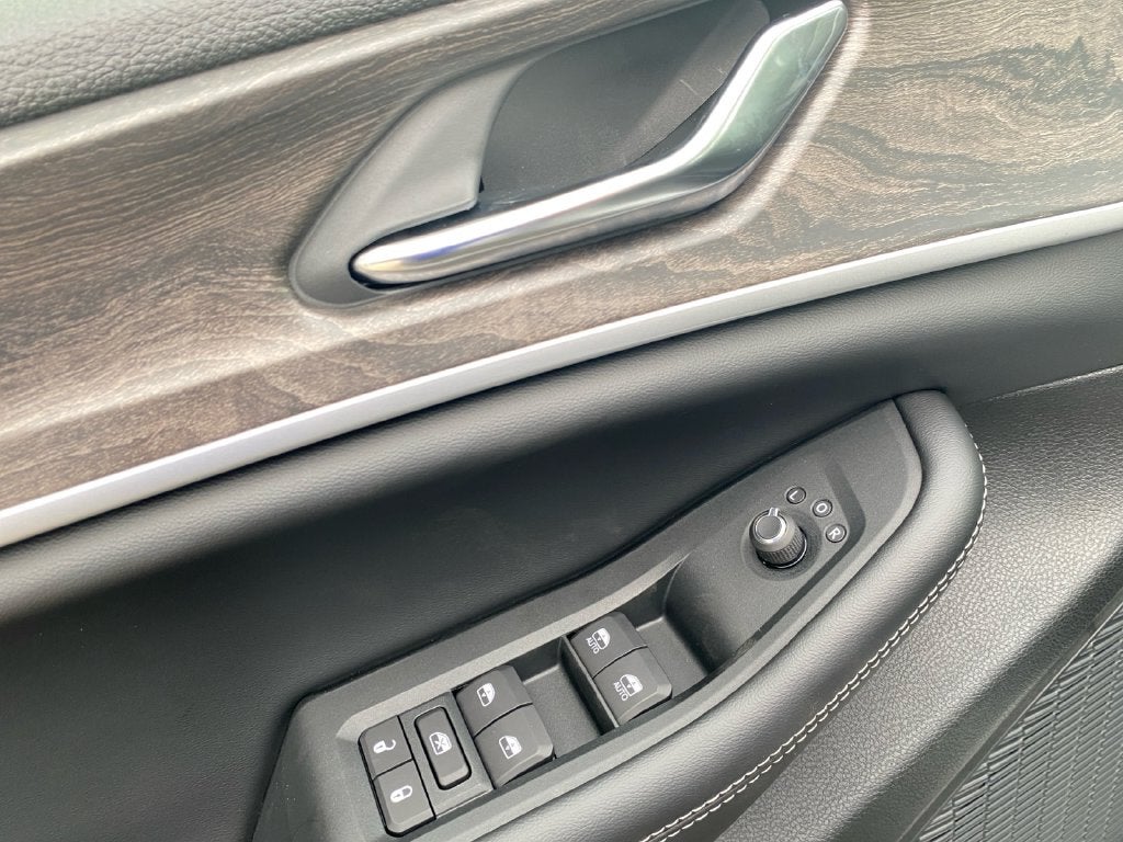2027 Jeep Grand Cherokee Laredo Altitude