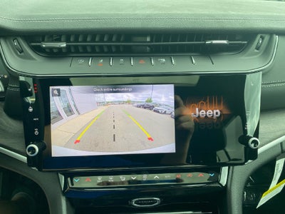 2027 Jeep Grand Cherokee Laredo Altitude