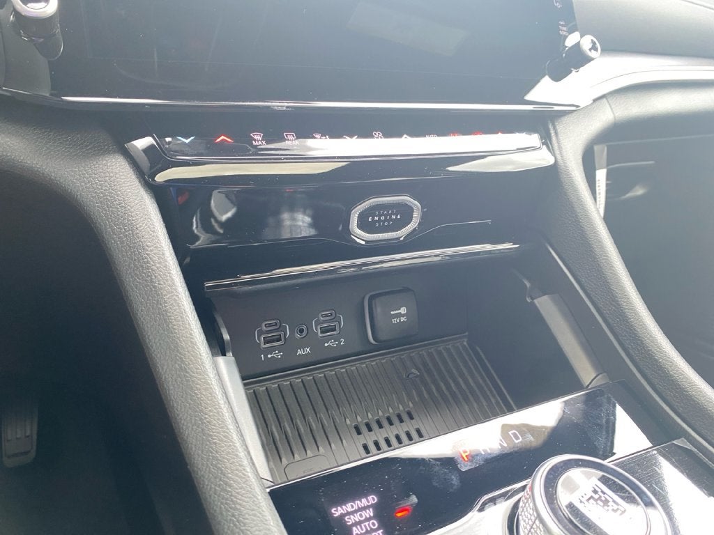 2027 Jeep Grand Cherokee Laredo Altitude