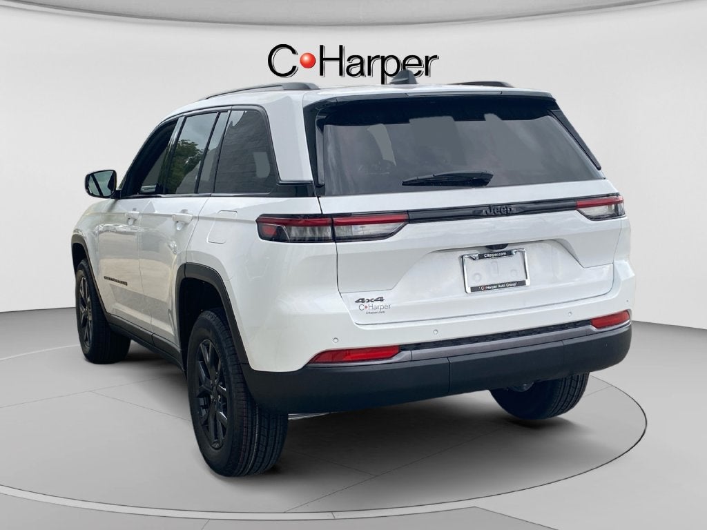 2027 Jeep Grand Cherokee Laredo Altitude