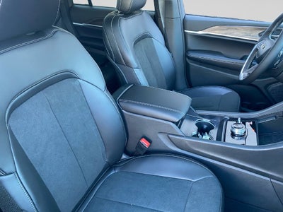 2027 Jeep Grand Cherokee Laredo Altitude