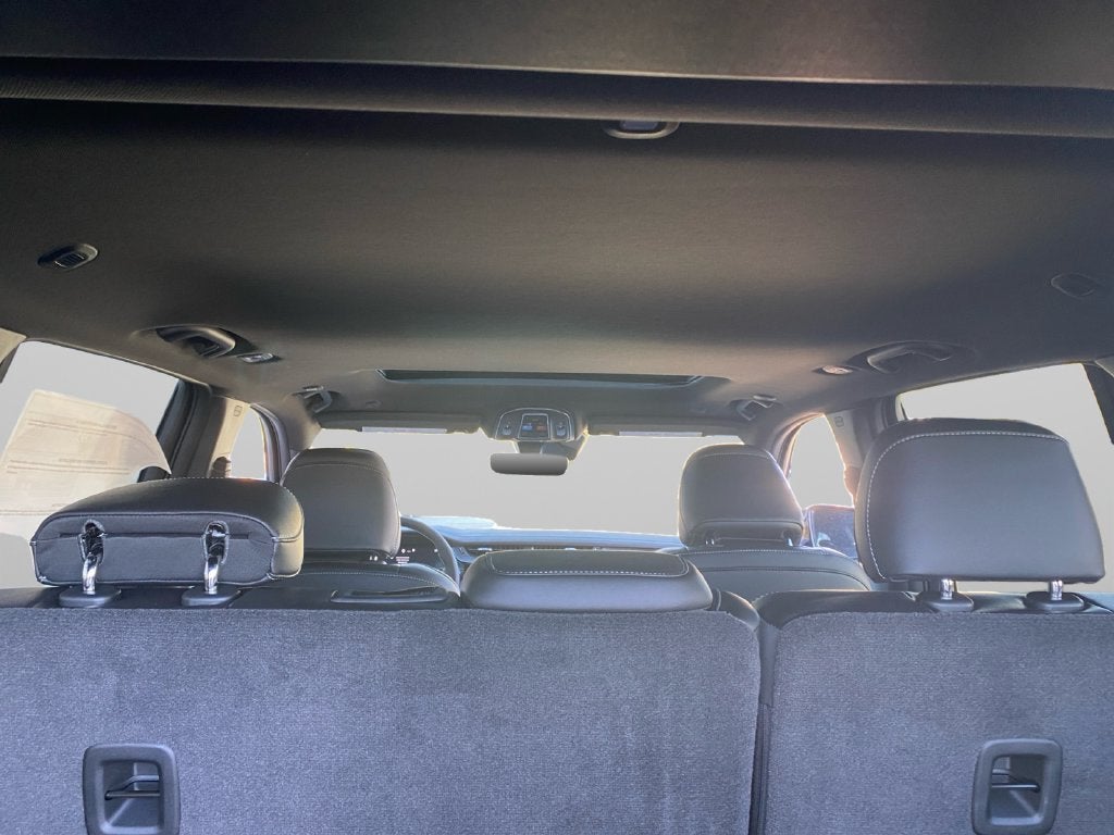 2027 Jeep Grand Cherokee Laredo Altitude