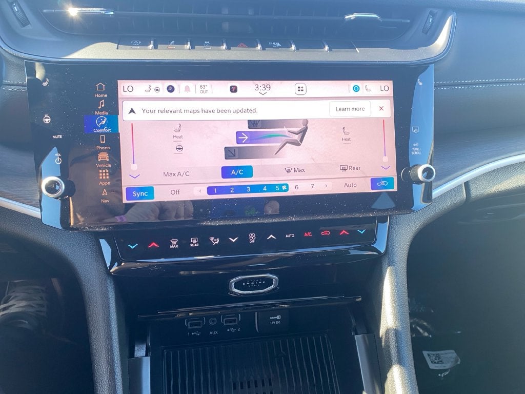 2027 Jeep Grand Cherokee Laredo Altitude