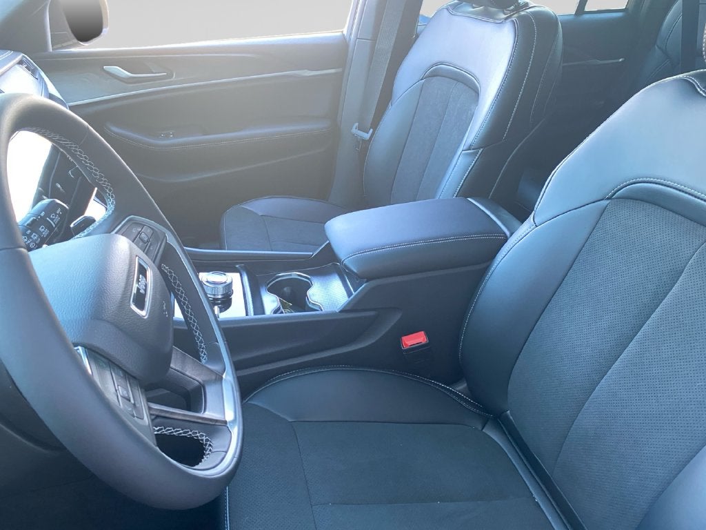 2027 Jeep Grand Cherokee Laredo Altitude