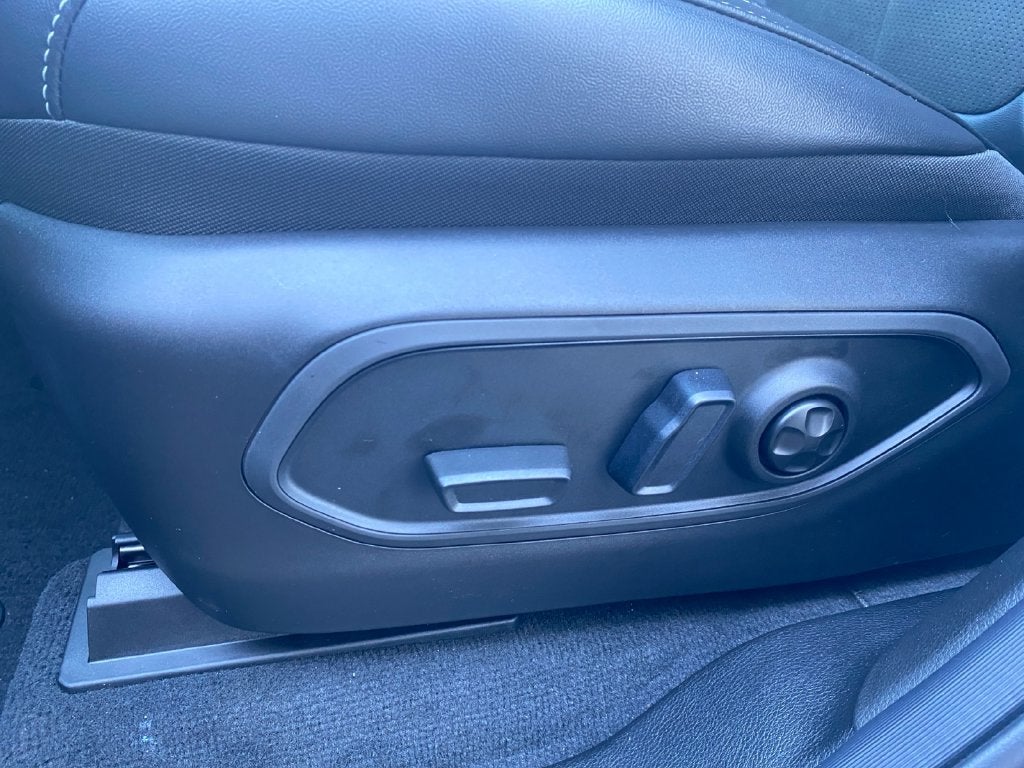 2027 Jeep Grand Cherokee Laredo Altitude