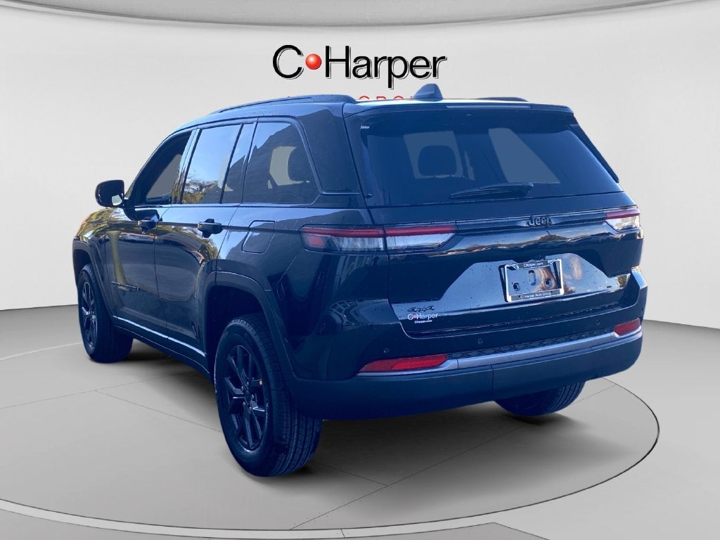 2027 Jeep Grand Cherokee Laredo Altitude