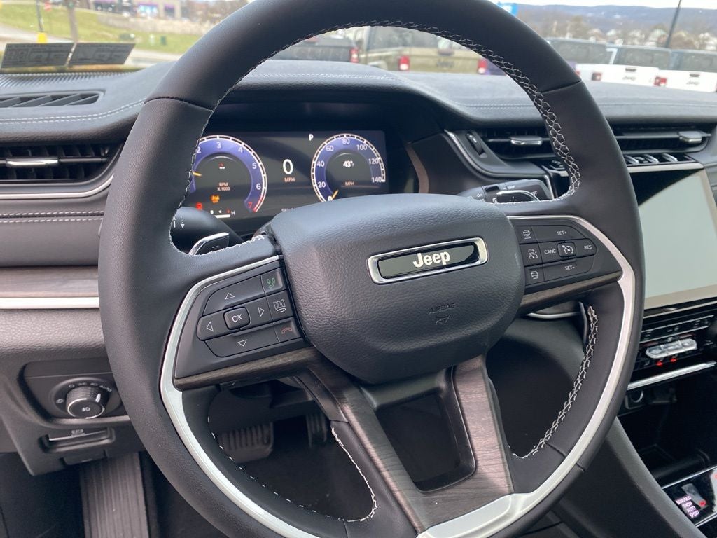 2025 Jeep Grand Cherokee GRAND CHEROKEE LIMITED 4X4