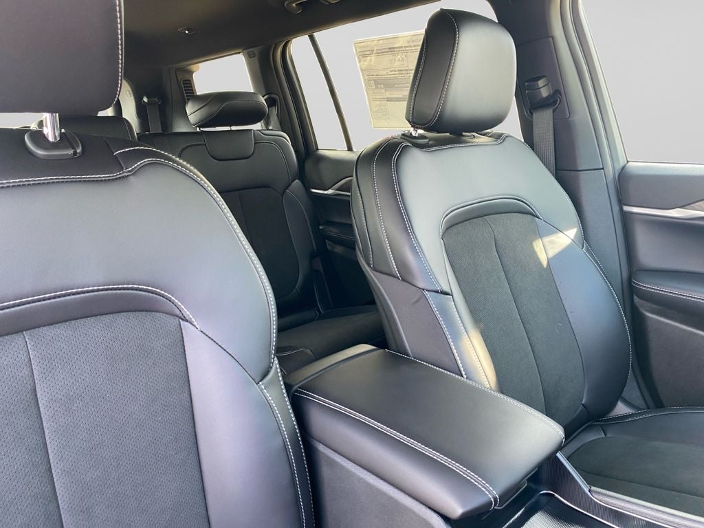 2027 Jeep Grand Cherokee L Laredo Altitude