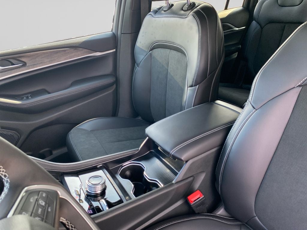 2027 Jeep Grand Cherokee L Laredo Altitude