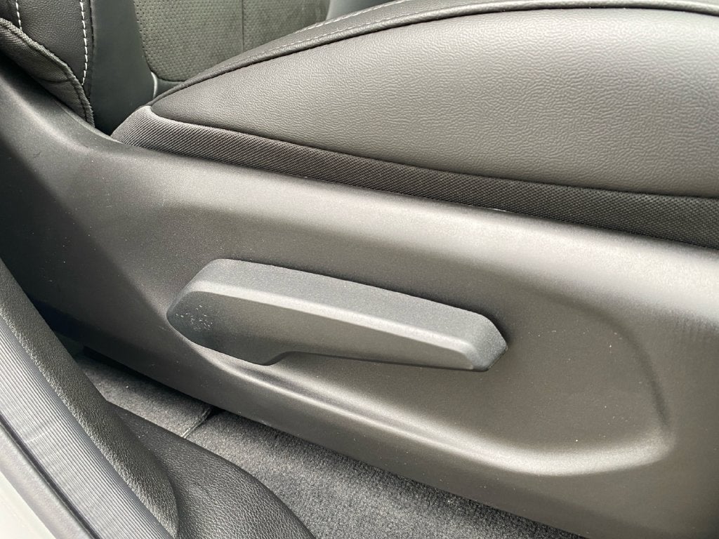 2027 Jeep Grand Cherokee L Laredo Altitude