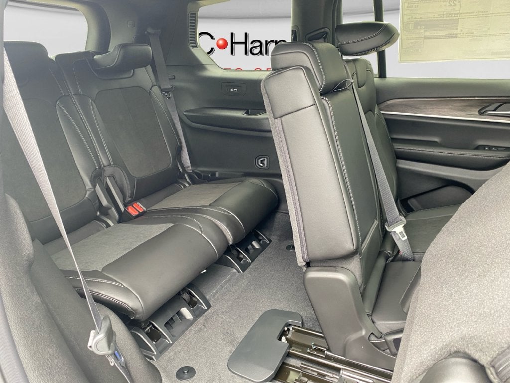 2027 Jeep Grand Cherokee L Laredo Altitude