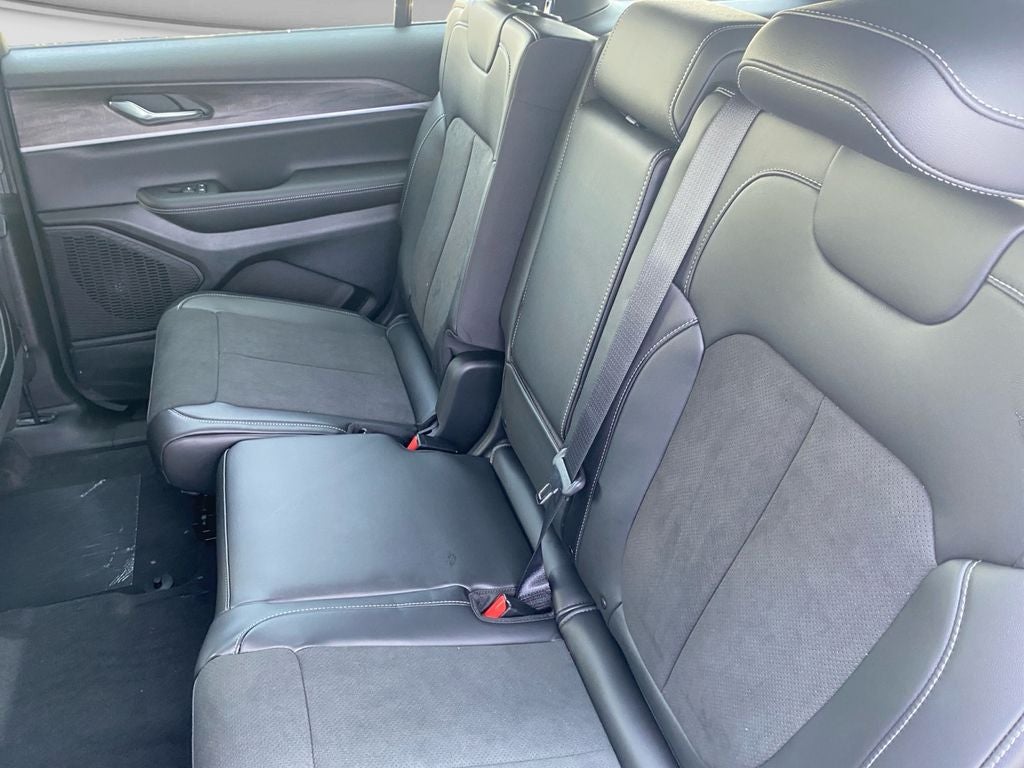 2027 Jeep Grand Cherokee L Laredo Altitude