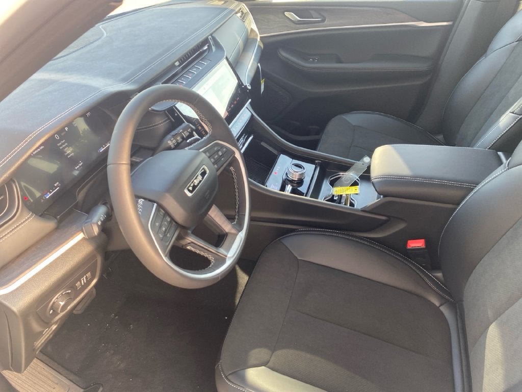 2027 Jeep Grand Cherokee L Laredo Altitude
