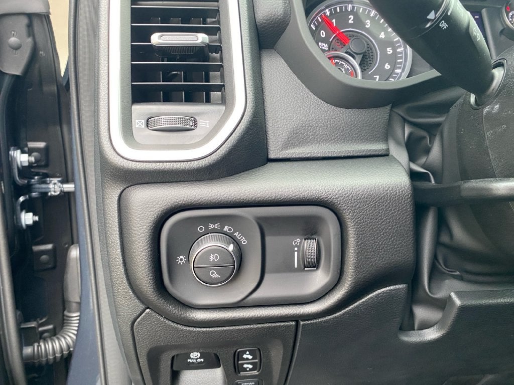 2027 RAM 1500 Big Horn/Lone Star