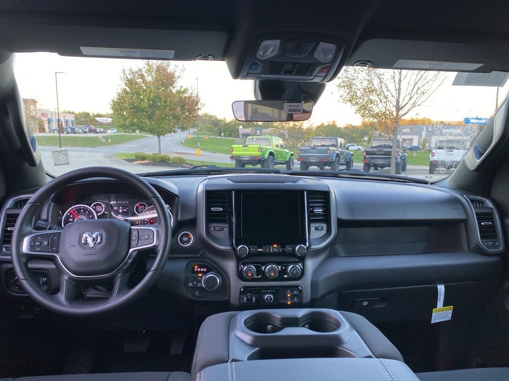 2026 RAM 1500 RAM 1500 TRADESMAN CREW CAB 4X4 5'7' BOX