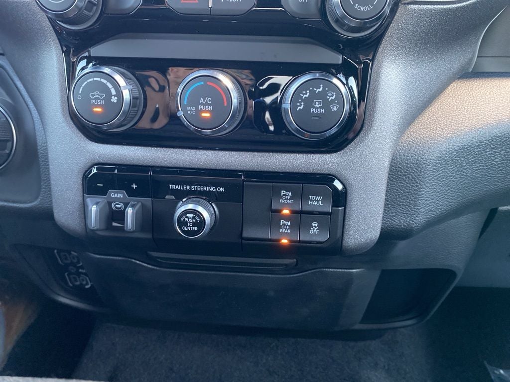 2026 RAM 1500 RAM 1500 TRADESMAN CREW CAB 4X4 5'7' BOX