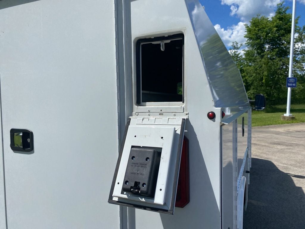 2022 Ford E-350SD Base Cutaway