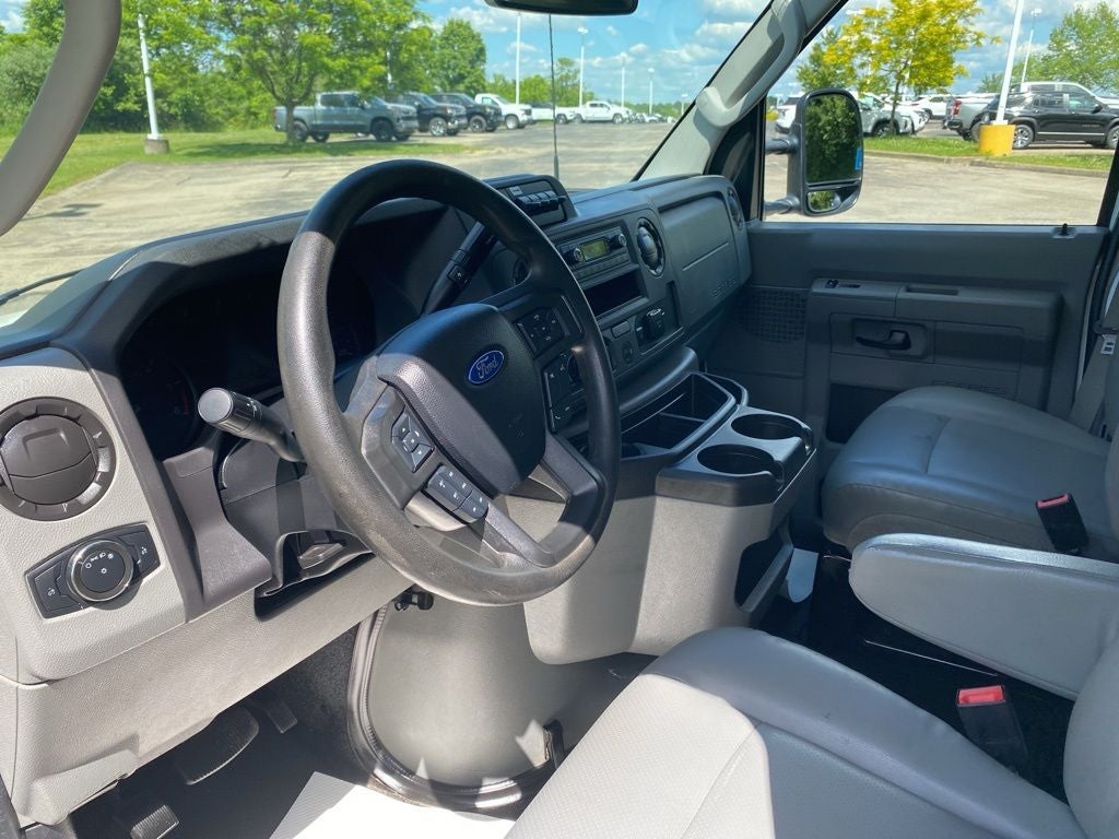 2022 Ford E-350SD Base Cutaway