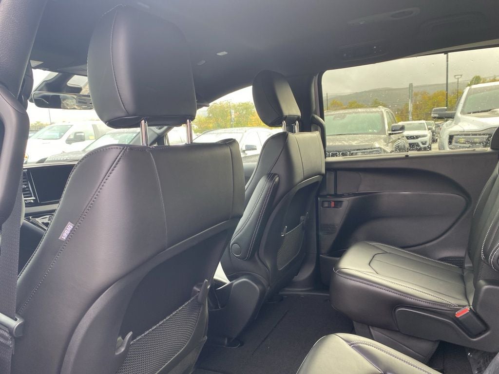 2026 Chrysler Voyager VOYAGER LX