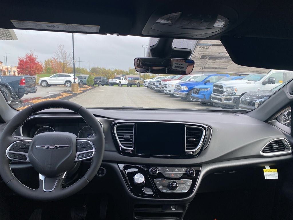 2026 Chrysler Voyager VOYAGER LX