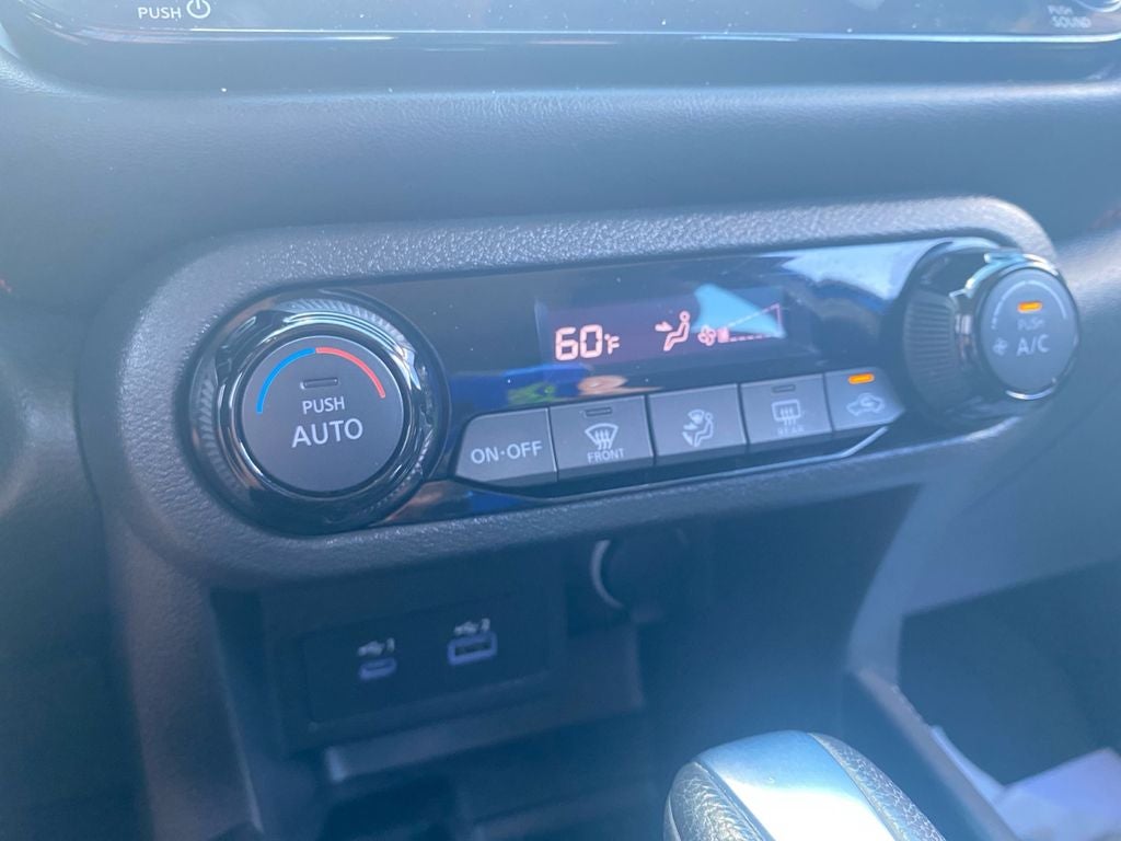 2021 Nissan Kicks SR