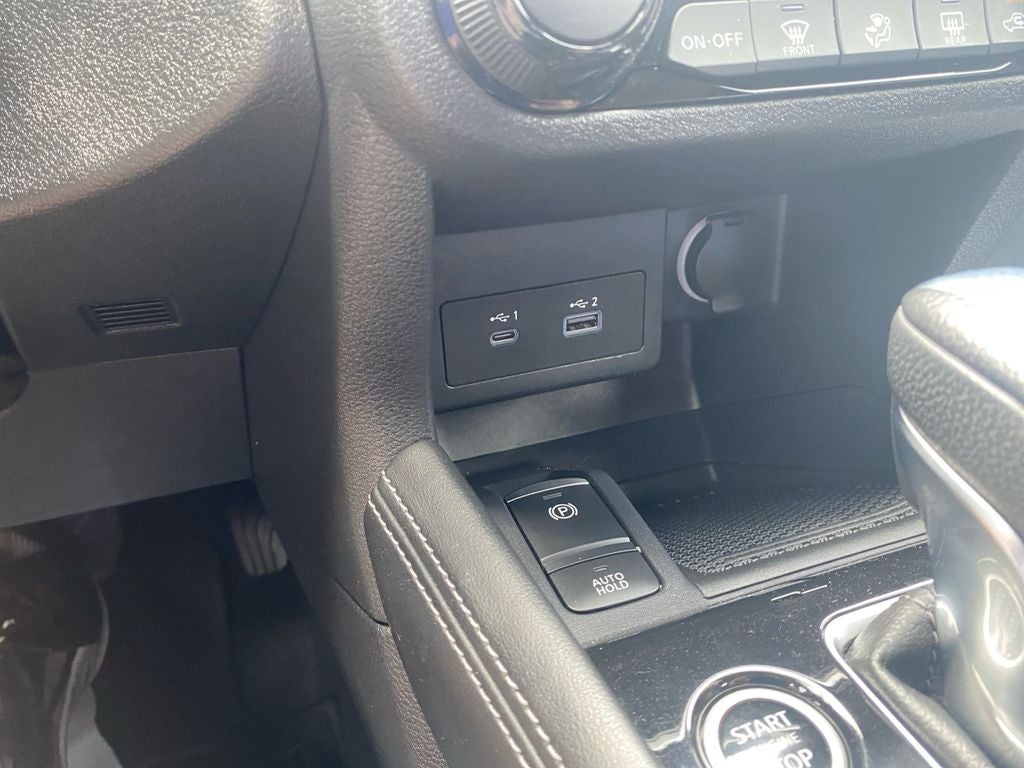 2021 Nissan Kicks SR