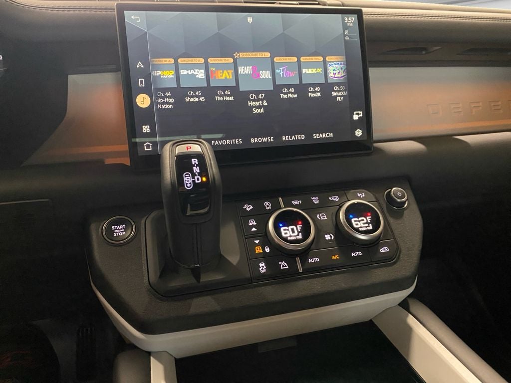 2025 Land Rover Defender 130 X-Dynamic SE