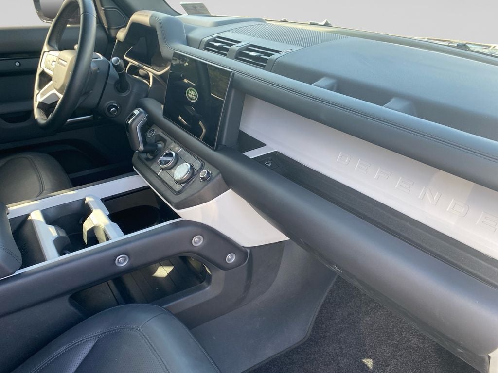 2025 Land Rover Defender 130 X-Dynamic SE