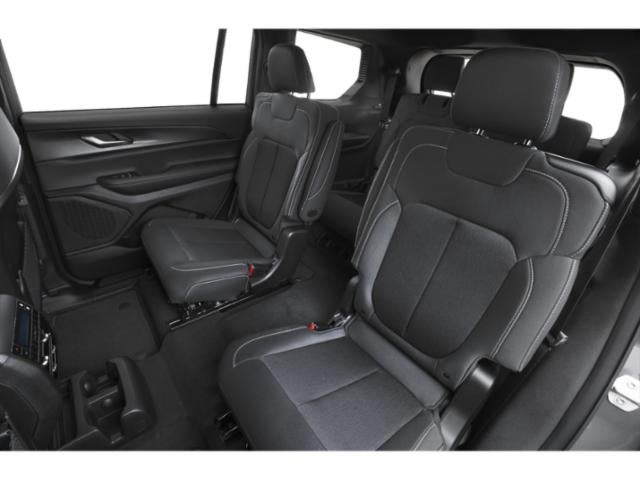 2027 Jeep Grand Cherokee Laredo Altitude