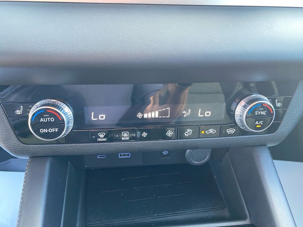 2024 Mitsubishi Outlander SE