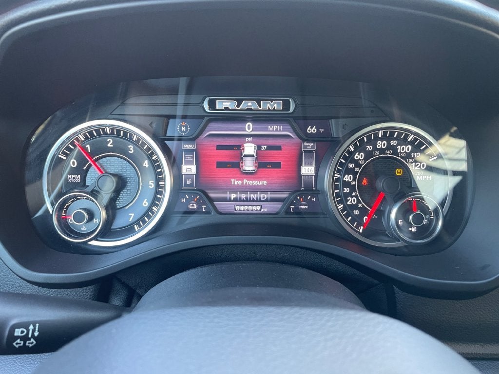 2019 RAM 1500 Big Horn/Lone Star Crew Cab 4x4 5'7" Box