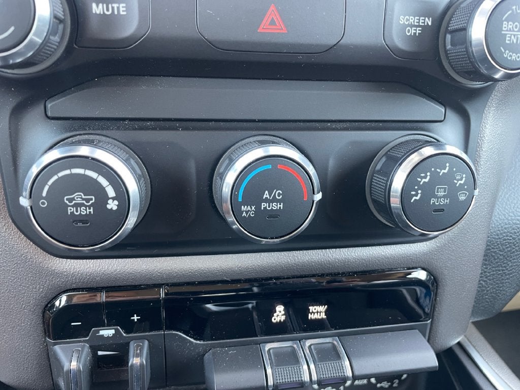 2019 RAM 1500 Big Horn/Lone Star Crew Cab 4x4 6'4" Box